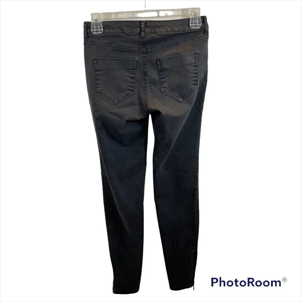 Zara Basic Denim Ladies Black Skinny Jeans With Zippers at Bottom Hems Size 2‎